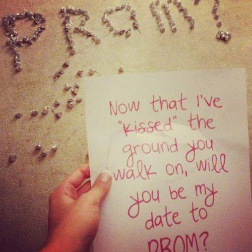 funny-prom-proposals-kiss