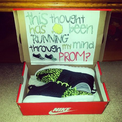 funny-prom-proposals-running-mind