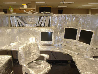 funny-office-pranks-aluminum-foil