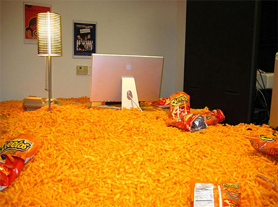 funny-office-pranks-cheetos