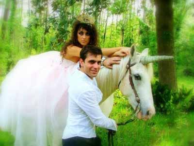 funny engagement photos