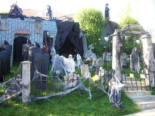 scary halloween decorations