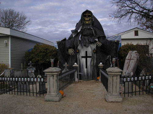 scary halloween decorations